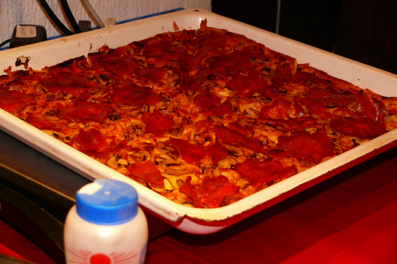 P1060132-Backblech mit Hasen-Pizza
